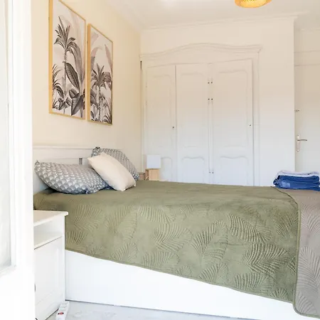 Apartmán Proche Plages Parking Terrasse 5-6 Personnes *